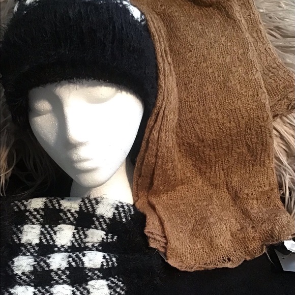 New scarf never worn - Picture 15 of 15